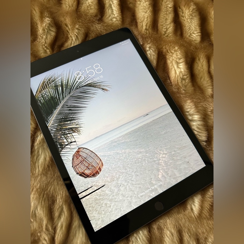 Flawless Condition- Apple iPad 10.2 Inch